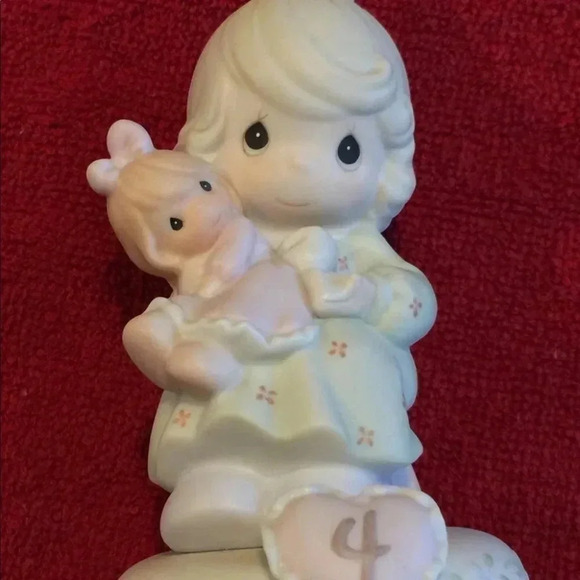 SOLD Precious Moments Growing in Grace Age 4 - Picture 3 of 7